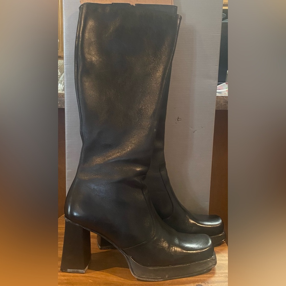 Women’s Nine West Capture2 in Black Leather. Size 8 1/2 M.